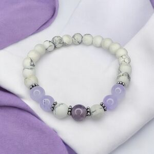 Elegant White and Purple Beaded Bracelet